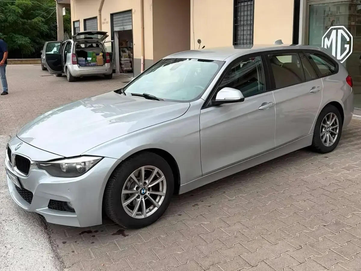 Usata BMW 318 Luxury Line 150 CV (110 kW) 2017 Argento Station wagon