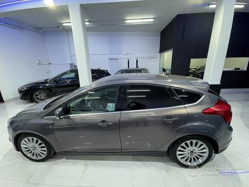 Usata Ford Focus Titanium 116 CV (85 kW) 2011 Grigio Berlina