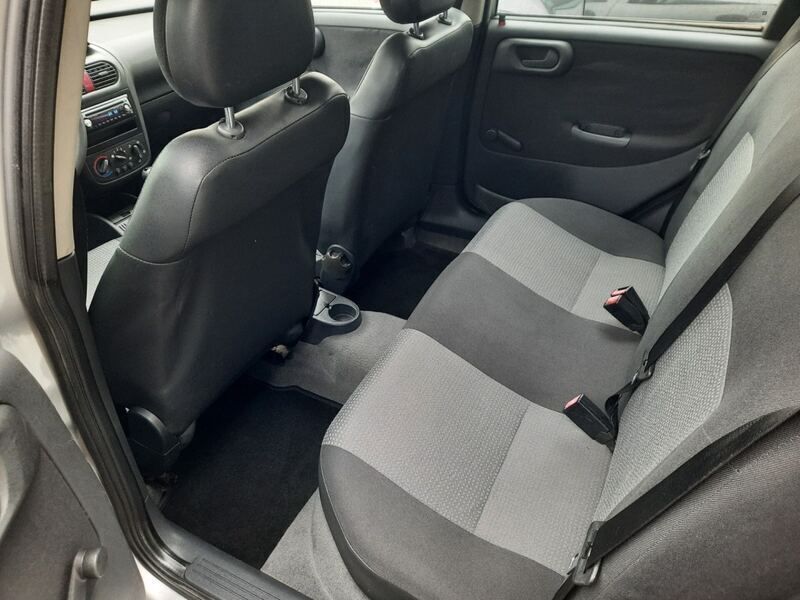 Usata Opel Corsa 60 CV (44 kW) 2006 Argento Utilitaria