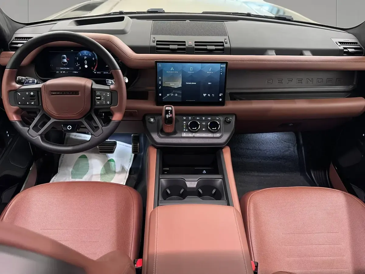 Usata Land Rover Defender 635 CV (467 kW) 2025 SUV