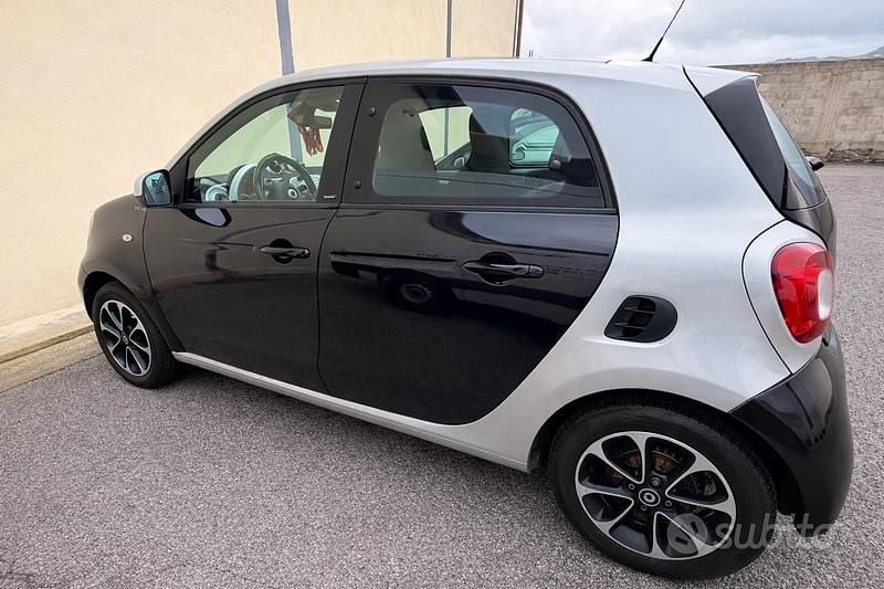 Nero Usata 2015 Smart ForFour Passion Utilitaria | 9999 € (Buon prezzo) - Immagine 1/4