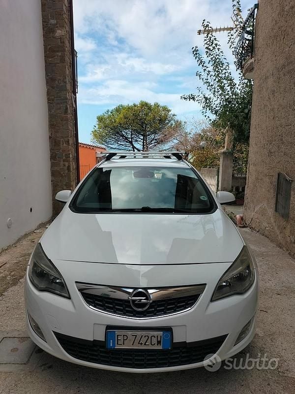 Usata Opel Astra 60 CV (44 kW) 2013 Bianco Station wagon