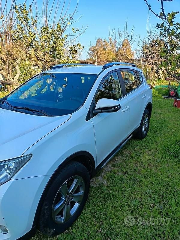 Second-hand Toyota RAV4 143 CP (105 kW) 2015 Alb SUV
