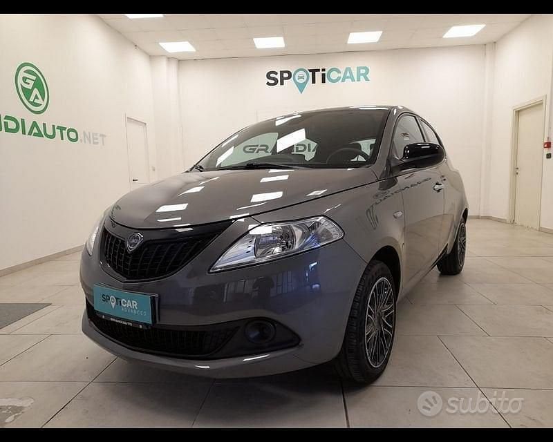 Usata Lancia Ypsilon Silver 70 CV (51 kW) 2023 Grigio Utilitaria