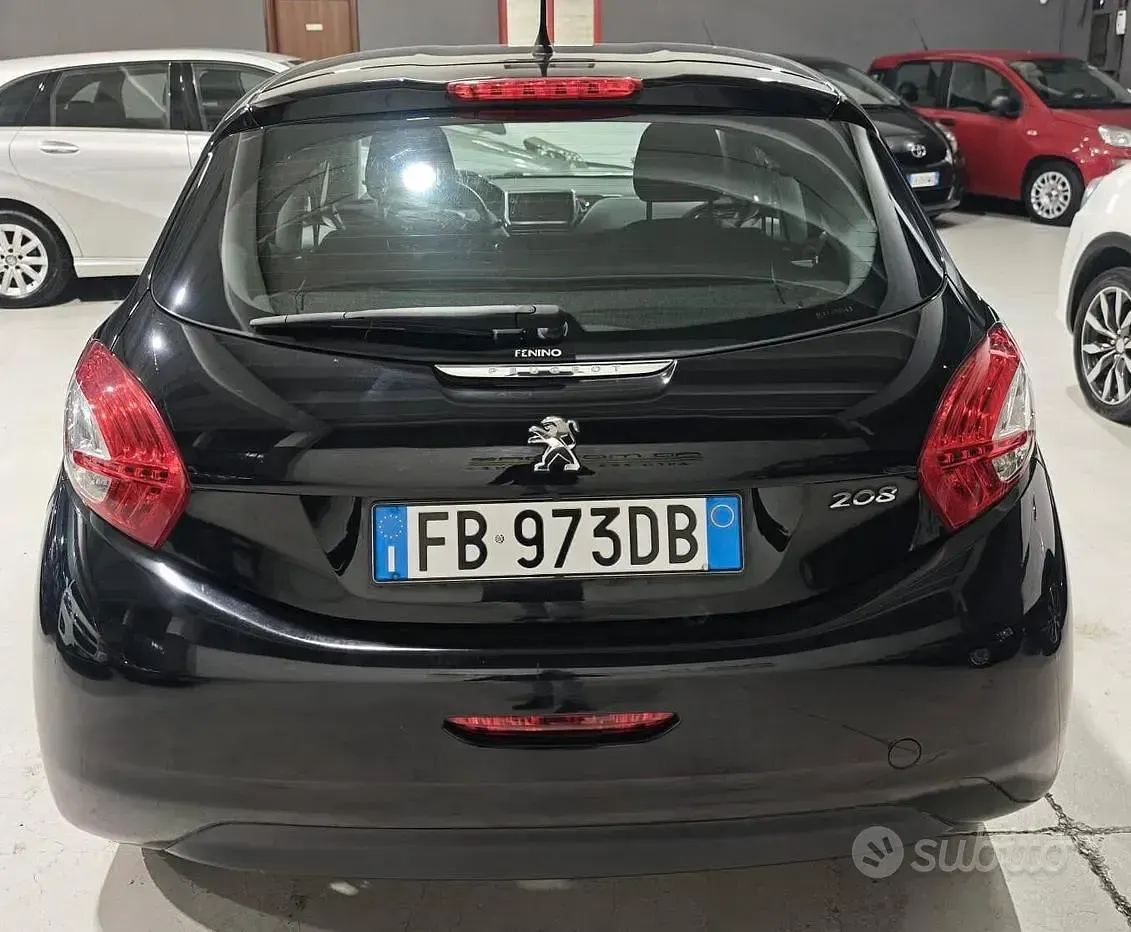 Usata Peugeot 208 68 CV (50 kW) 2015 Nero Utilitaria