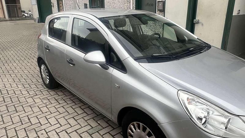 Usata Opel Corsa Club 65 CV (47 kW) 2010 Berlina