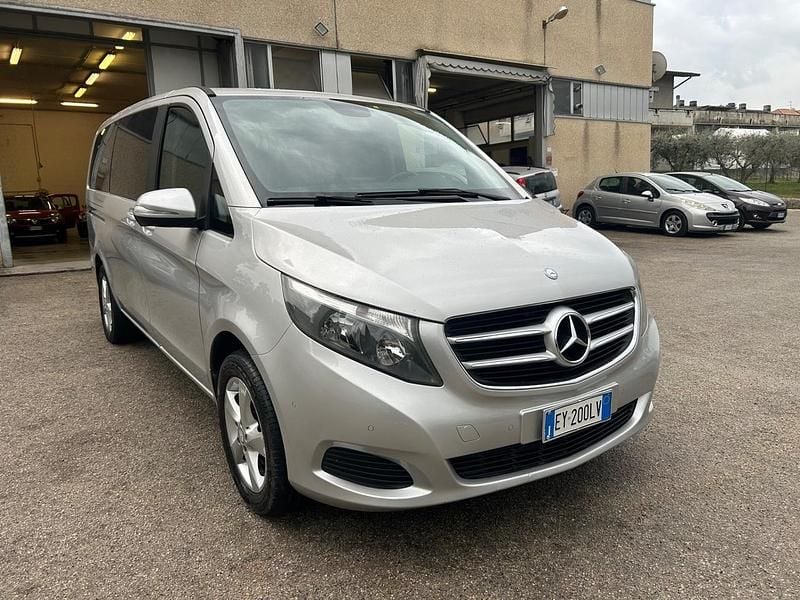 Usata Mercedes V220 Premium 163 CV (119 kW) 2015 Argento Monovolume