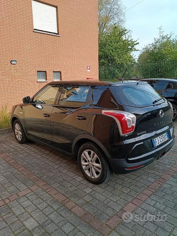 Usata Ssangyong (KGM) Tivoli 115 CV (84 kW) 2017 Nero SUV