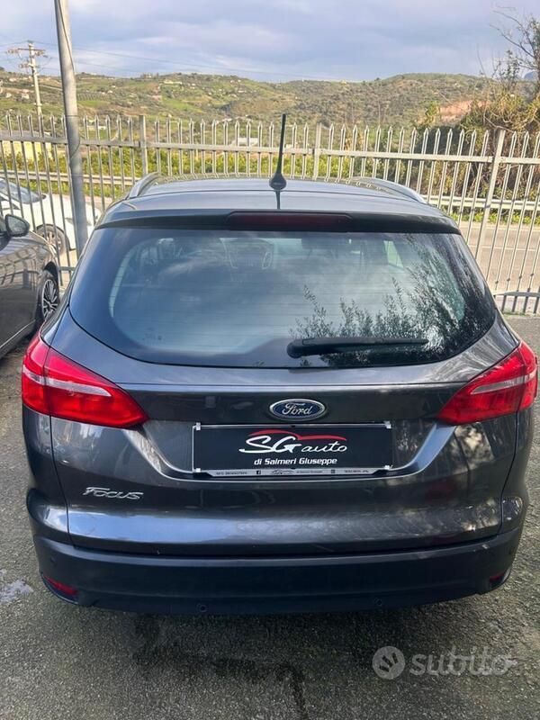 Usata Ford Focus 120 CV (88 kW) 2019 Grigio Station wagon