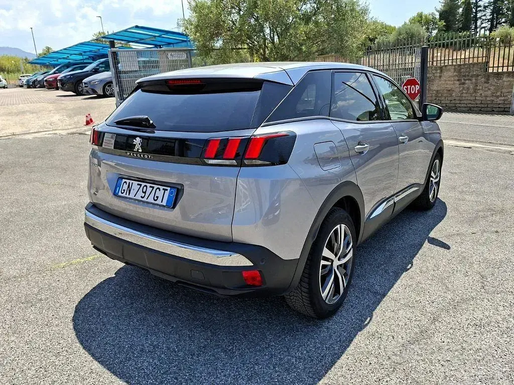 Usata Peugeot 3008 Allure 131 CV (96 kW) 2023 Grigio SUV