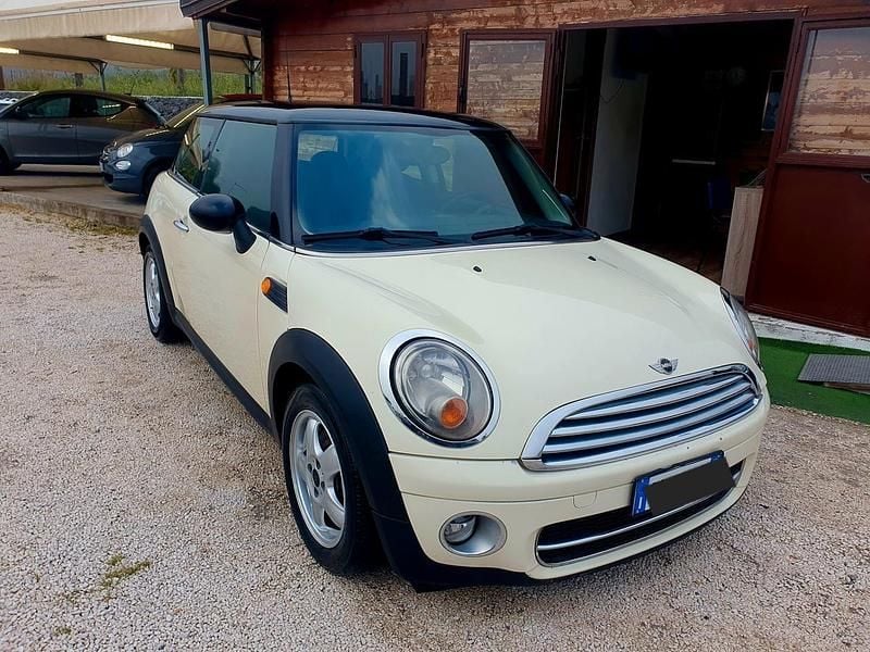 Usata Mini Cooper D 110 CV (80 kW) 2008 Beige Utilitaria