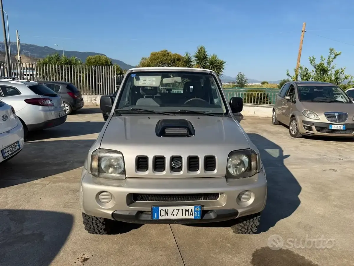 Usata Suzuki Jimny 65 CV (47 kW) 2004 Marrone SUV