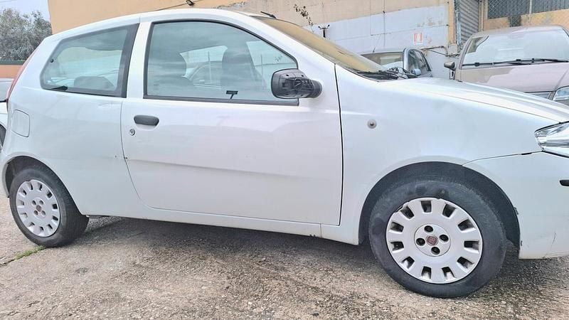 Usata Fiat Punto Active 69 CV (50 kW) 2010 Bianco Utilitaria