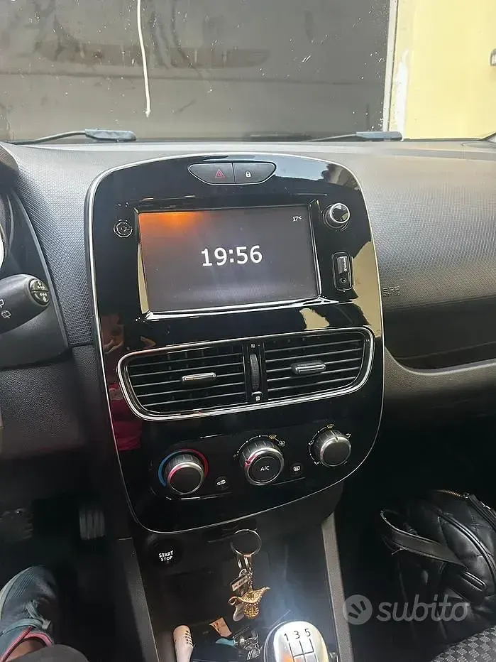 Second-hand Renault Clio IV 90 CP (66 kW) 2018 Albastru Hatchback