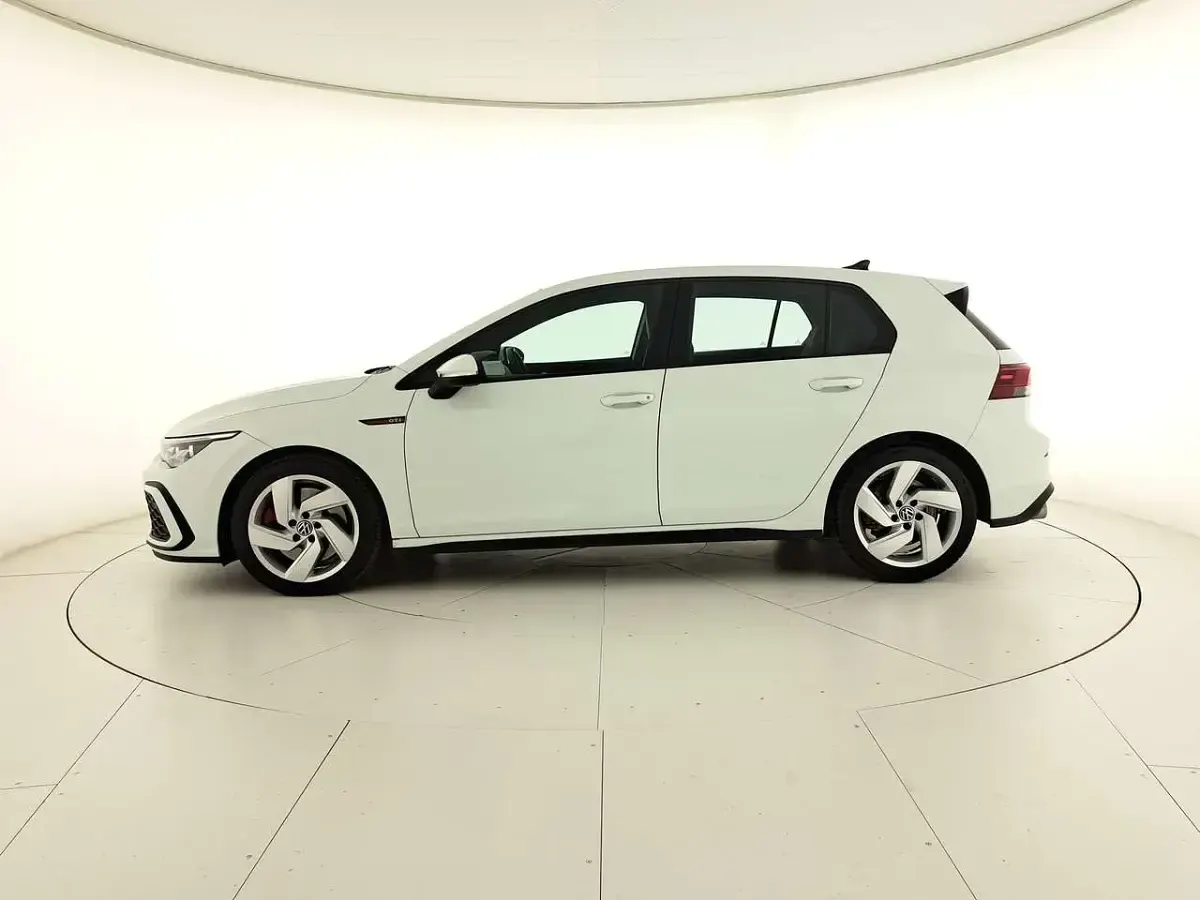 Usata VW Golf VIII GTI 245 CV (180 kW) 2022 Pure white Berlina