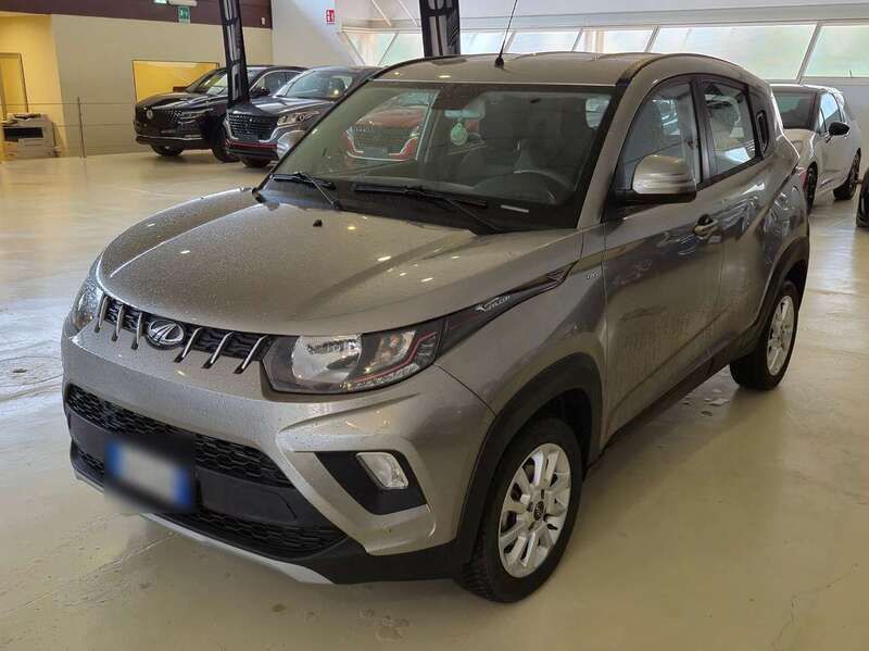 Grigio Usata 2019 Mahindra KUV100 SUV | 8100 € (Buon prezzo) - Immagine 1/4