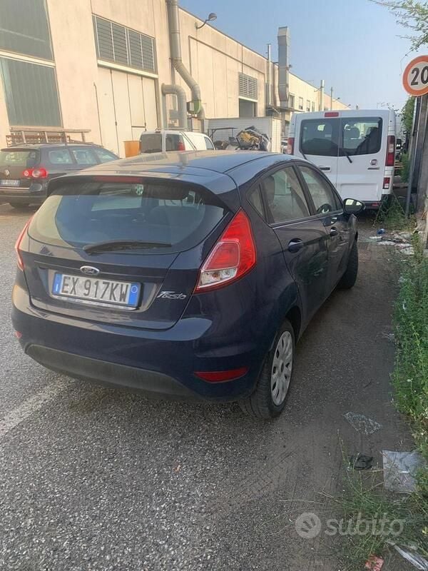 Usata Ford Fiesta 73 CV (53 kW) 2015 Blu Utilitaria