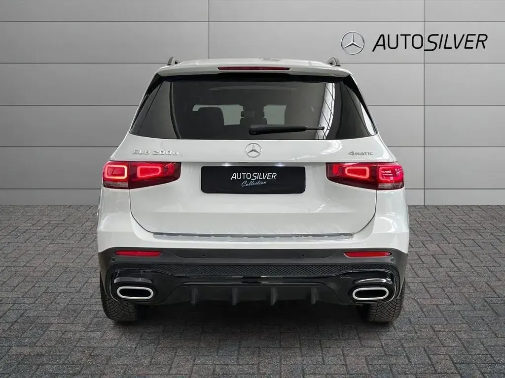 Usata Mercedes GLB200 Premium 150 CV (110 kW) 2022 Bianco / pastello SUV