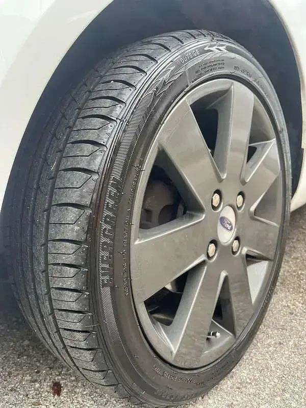 Usata Ford Fiesta 68 CV (50 kW) 2011 Bianco Berlina