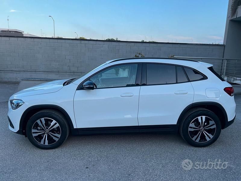 Usata Mercedes GLA180 Night 115 CV (84 kW) 2023 Nero SUV