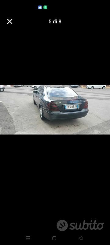 Usata Mercedes E220 150 CV (110 kW) 2004 Blu Berlina