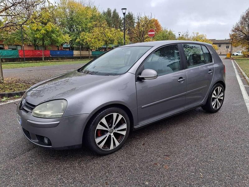 Grigio Usata 2004 VW Golf V Trendline Tre volumi | 2850 € (Buon prezzo) - Immagine 1/4