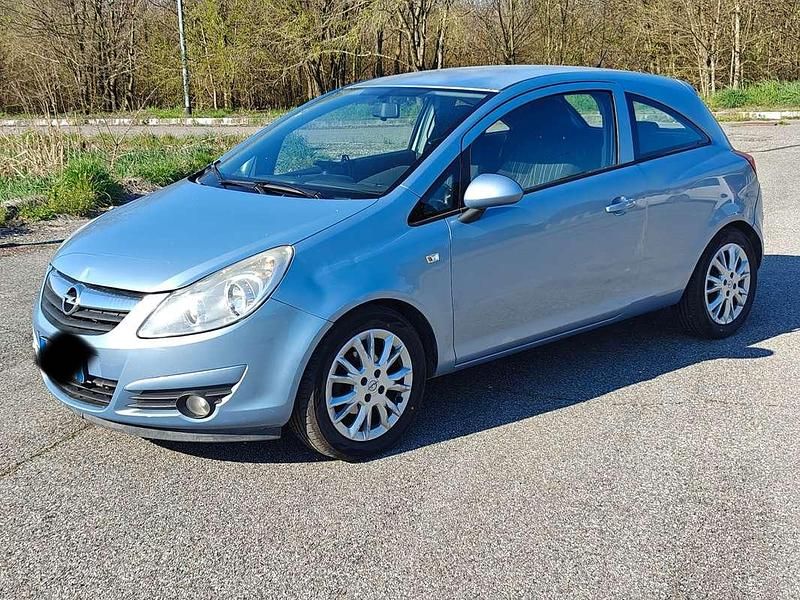 Usata Opel Corsa Edition 80 CV (58 kW) 2010 Blu/azzurro Utilitaria