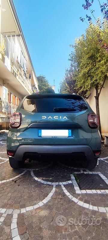Usata Dacia Duster Journey 101 CV (74 kW) 2023 Verde Berlina