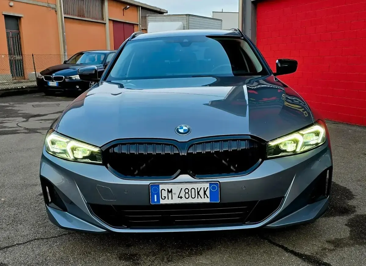 Usata BMW 318 Advantage 150 CV (110 kW) 2022 Grigio Station wagon