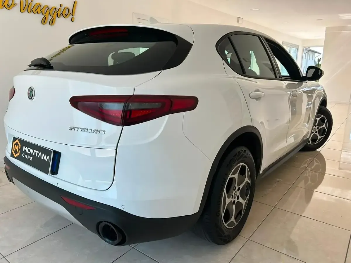 Usata Alfa Romeo Stelvio Business 190 CV (139 kW) 2022 Bianco SUV
