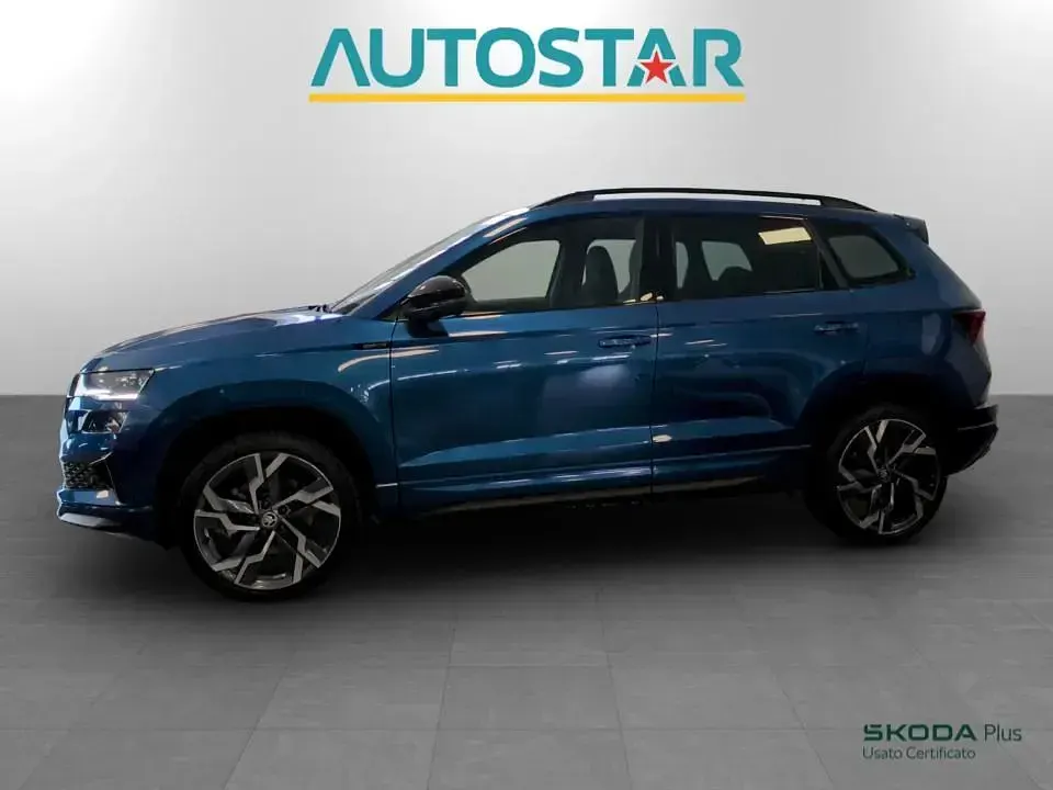 Usata Skoda Karoq SportLine 150 CV (110 kW) 2024 Blu race metallizzato SUV