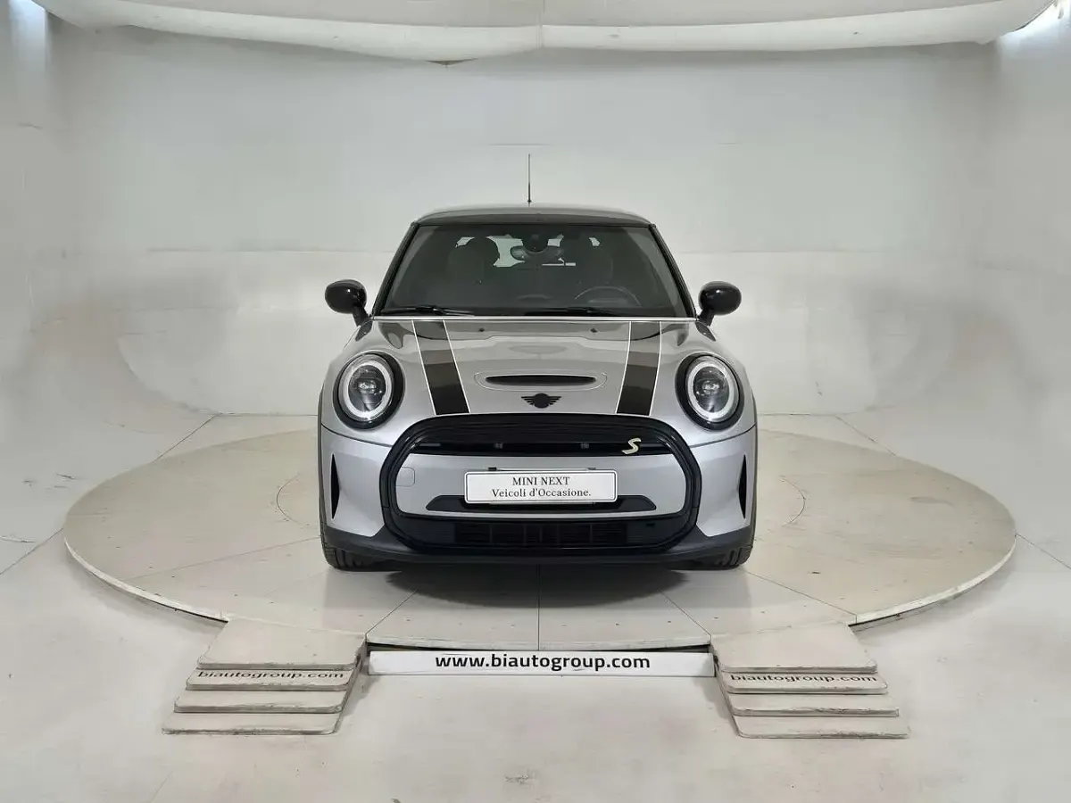 Usata Mini Cooper SE Classic 135 kW (184 CV) 2023 Grigio Utilitaria
