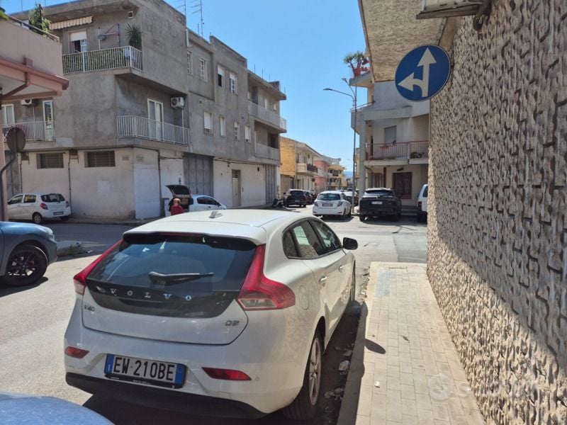 Usata Volvo V40 116 CV (85 kW) 2014 Bianco Station wagon