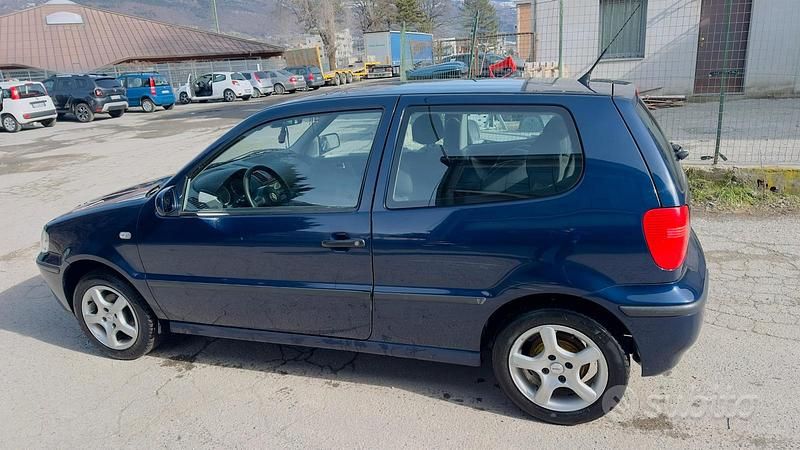 Usata VW Polo 50 CV (36 kW) 2001 Blu Berlina