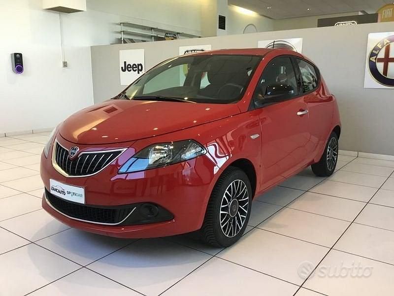 Usata Lancia Ypsilon 70 CV (51 kW) 2023 Rosso Utilitaria