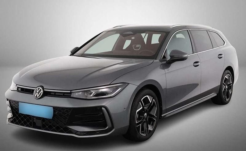 Diabase grey Usata 2025 VW Passat R-line Station wagon | 49.900 € (Super prezzo) - Immagine 1/3