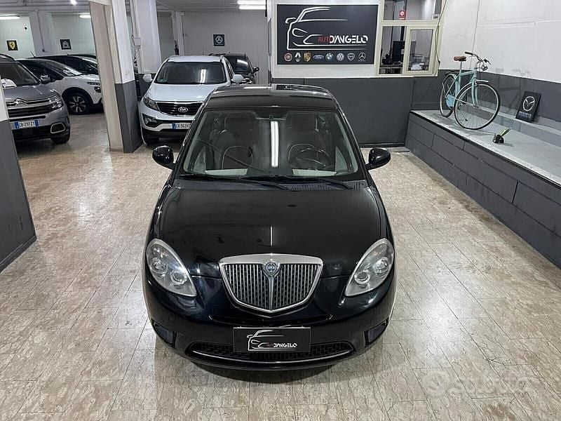 Usata Lancia Ypsilon 75 CV (55 kW) 2011 Nero Utilitaria