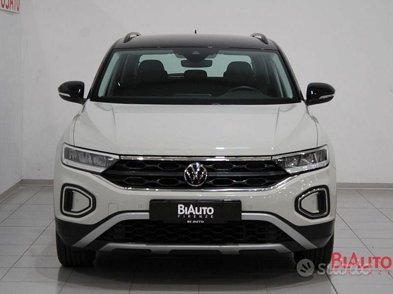 Usata VW T-Roc Life 116 CV (85 kW) 2023 Argento SUV