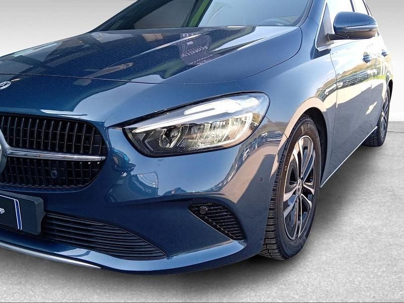 Usata Mercedes B180 Advanced 116 CV (85 kW) 2023 Blu Monovolume