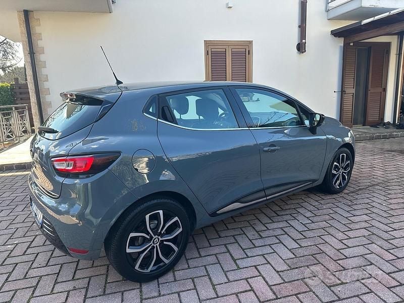 Usata Renault Clio IV Intens 90 CV (66 kW) 2019 Grigio Berlina