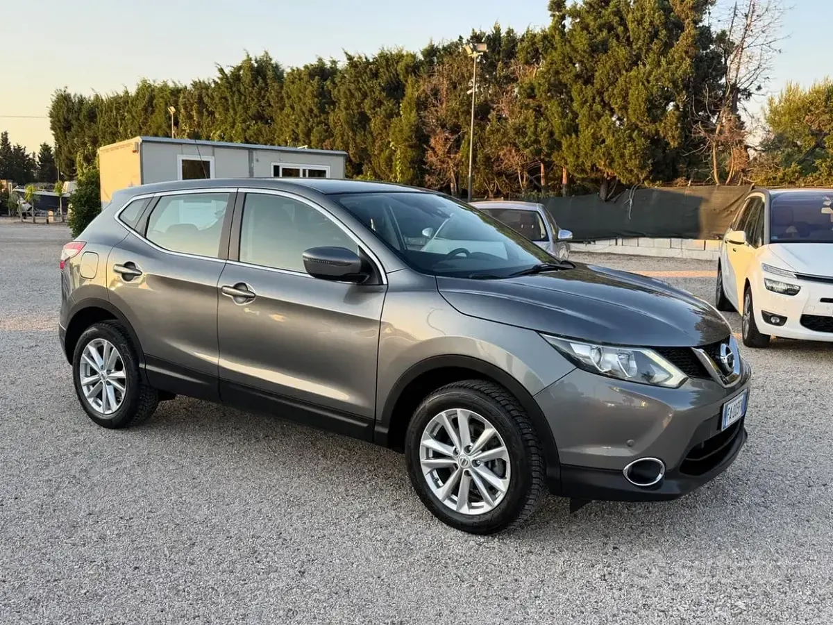 Usata Nissan Qashqai Tekna 110 CV (80 kW) 2015 Grigio SUV