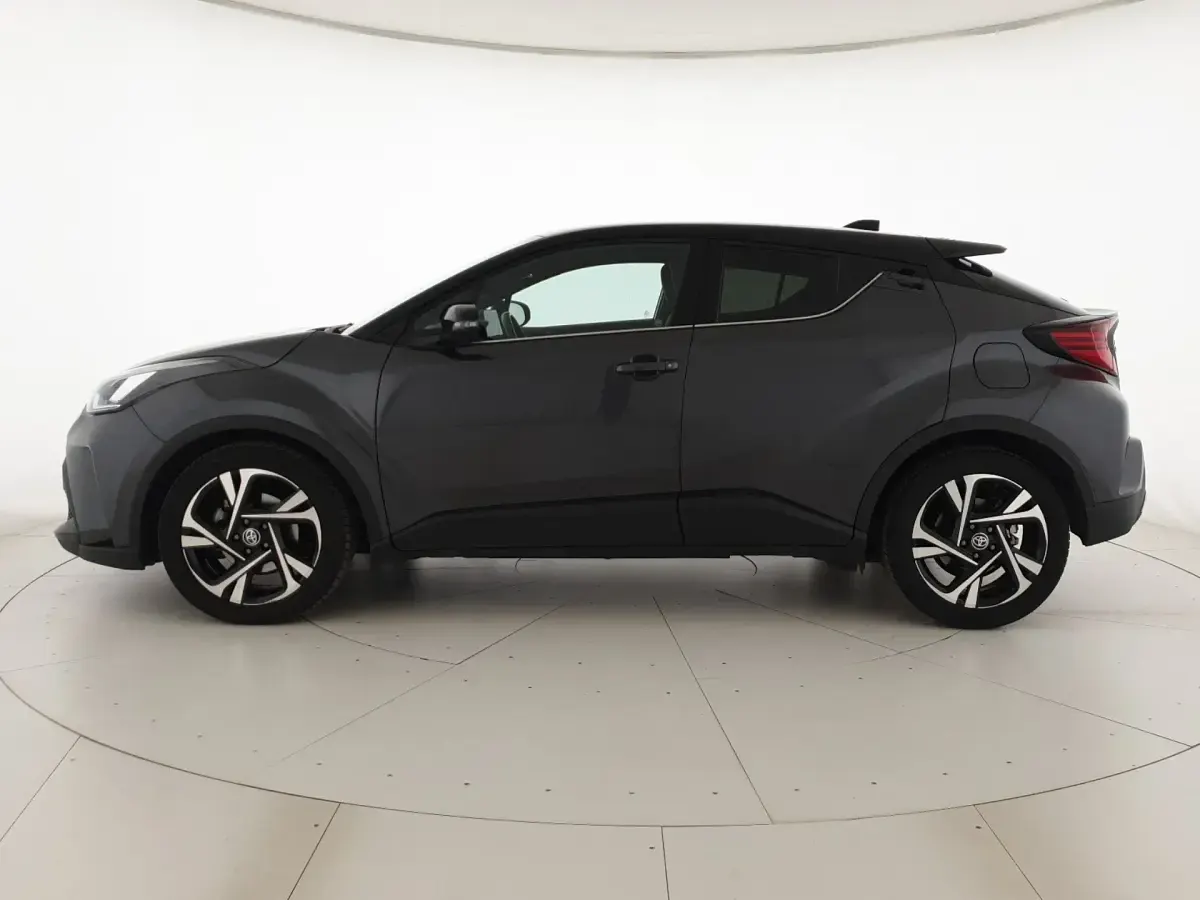 Usata Toyota C-HR Trend 184 CV (135 kW) 2022 Grigio metallizzato scuro SUV