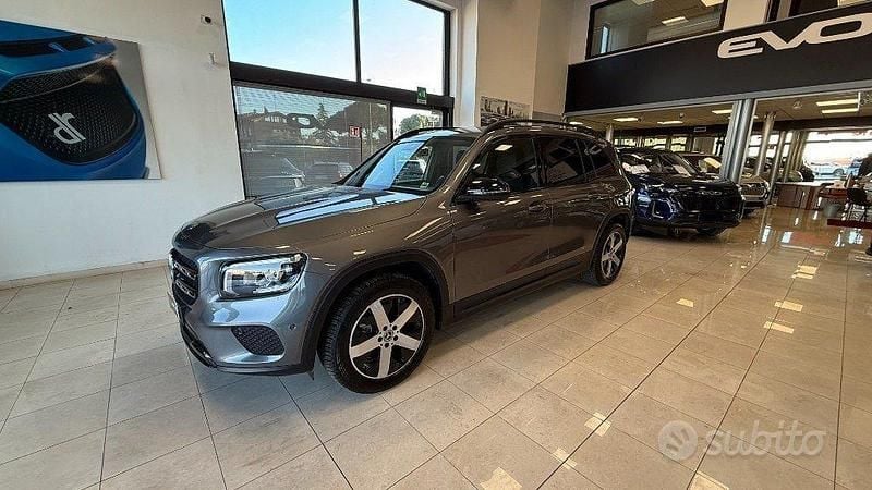 Usata Mercedes GLB180 116 CV (85 kW) 2020 Grigio SUV