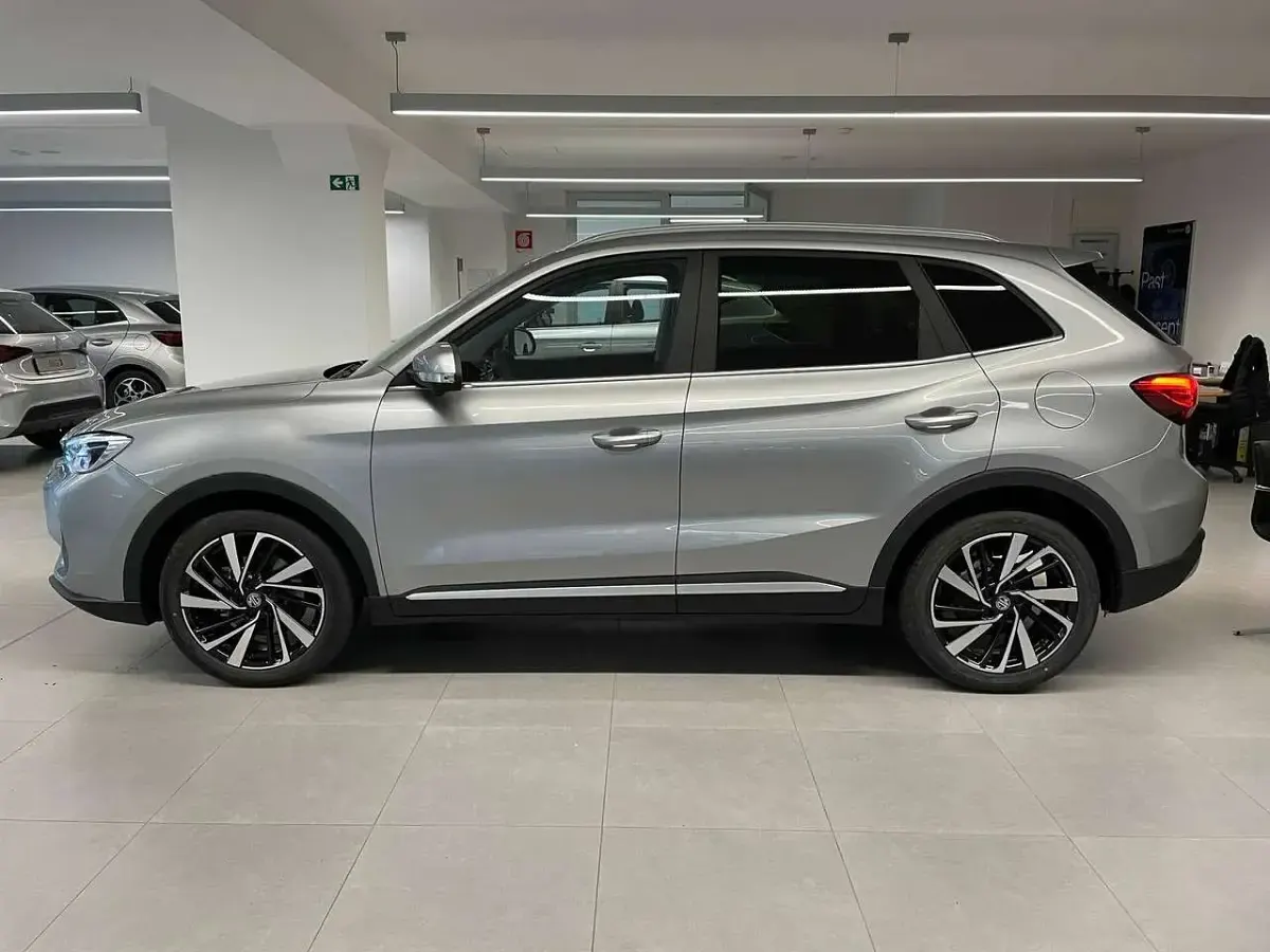 Nuova MG ZS Luxury 194 CV (142 kW) 2026 Argento SUV