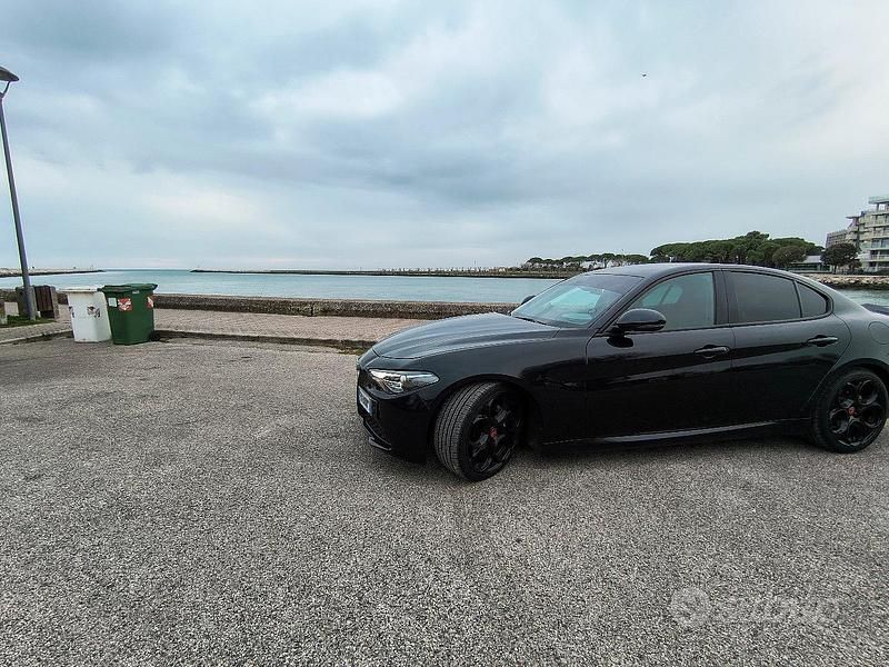 Usata Alfa Romeo Giulia 150 CV (110 kW) 2018 Nero Berlina