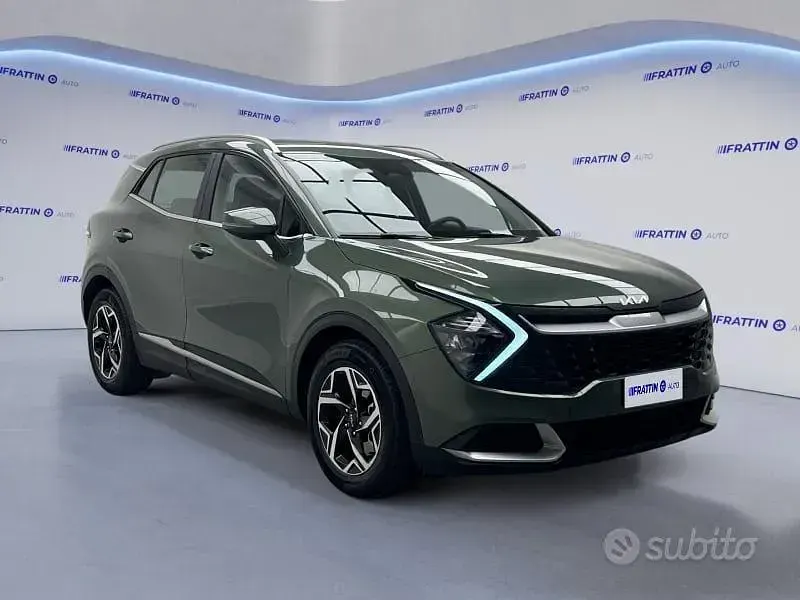 Usado Kia Sportage 137 CV (100 kW) 2022 Gris SUV