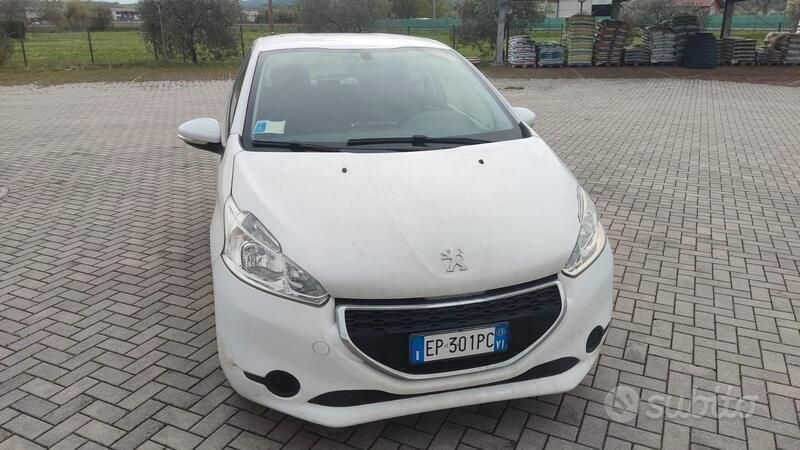 Usata 2013 Peugeot 208 Active Due volumi | 4500 € (Super prezzo) - Immagine 1/4