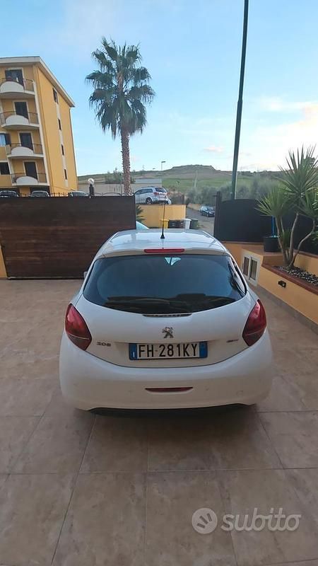 Usata Peugeot 208 82 CV (60 kW) 2017 Bianco Utilitaria