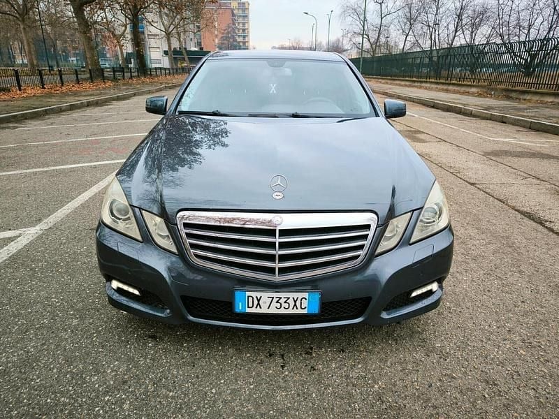 Usata Mercedes E220 Avantgarde 169 CV (124 kW) 2009 Grigio Berlina