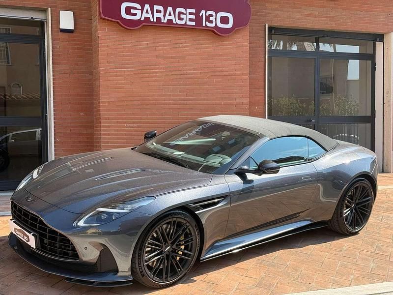 Usata Aston Martin DB12 680 CV (500 kW) 2025 Grigio scuro Cabrio
